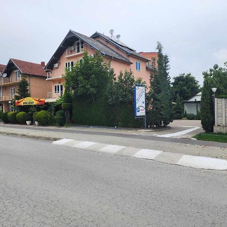 Holiday Ferizaj Eksteriør billede