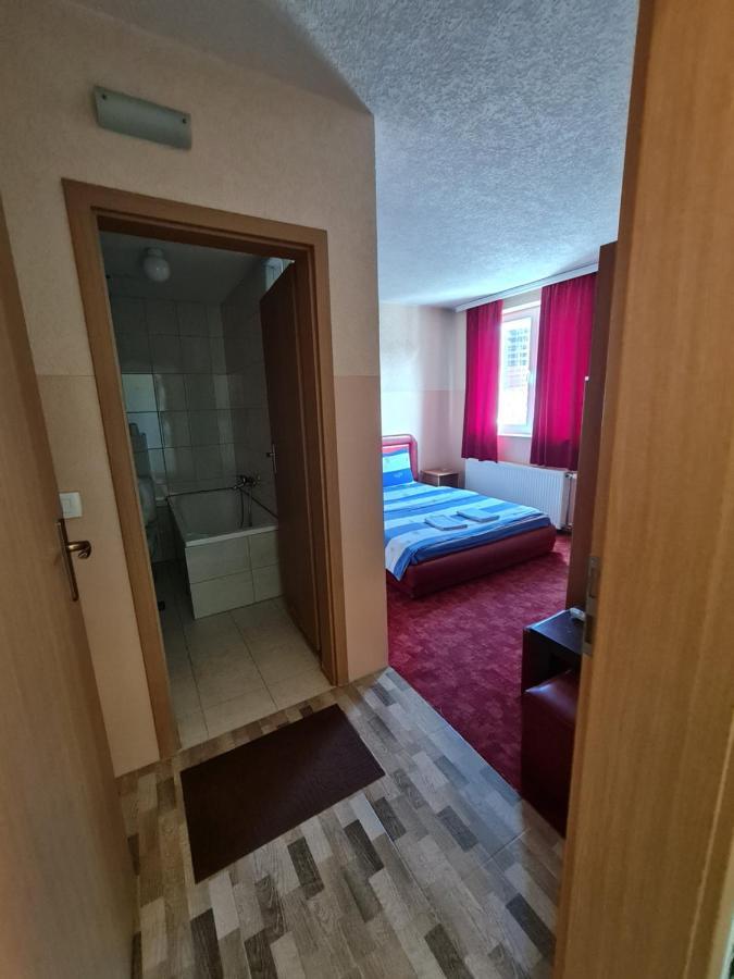 Holiday Ferizaj Eksteriør billede