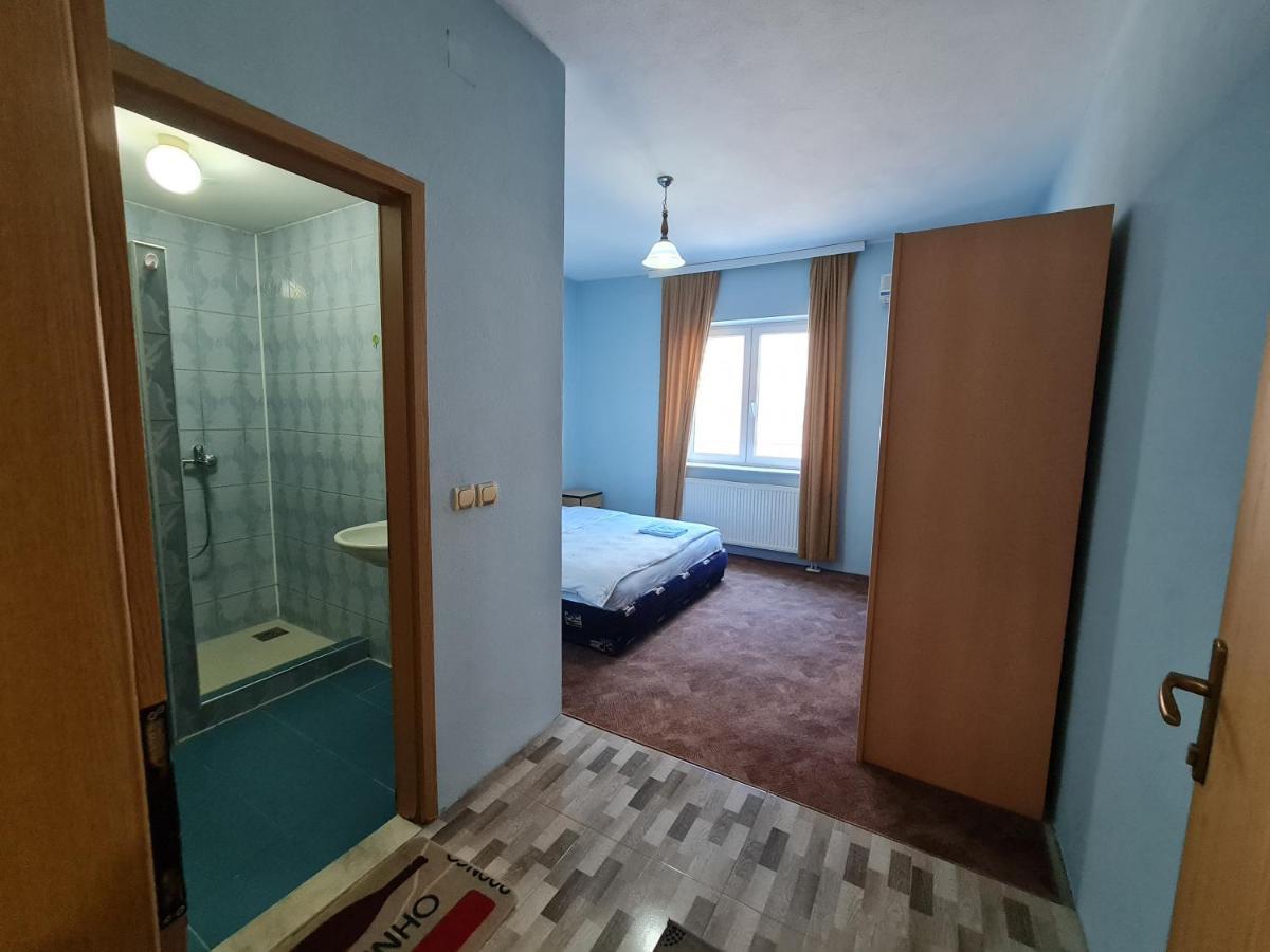 Holiday Ferizaj Eksteriør billede