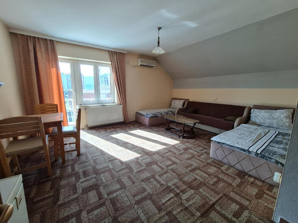 Holiday Ferizaj Eksteriør billede