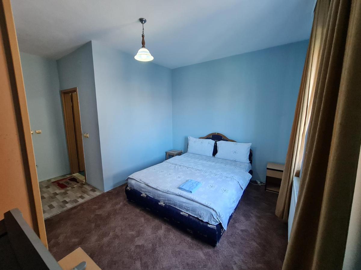 Holiday Ferizaj Eksteriør billede