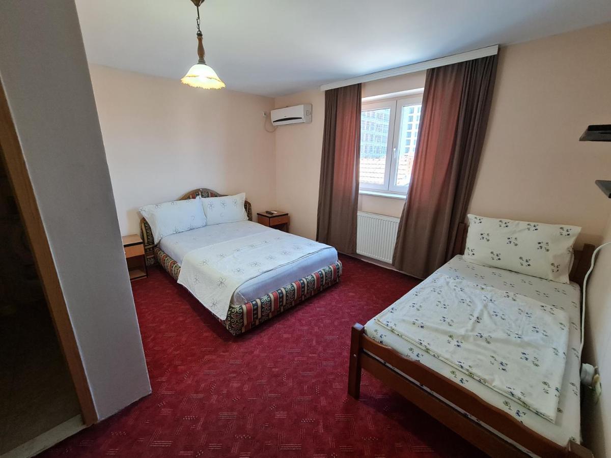 Holiday Ferizaj Eksteriør billede