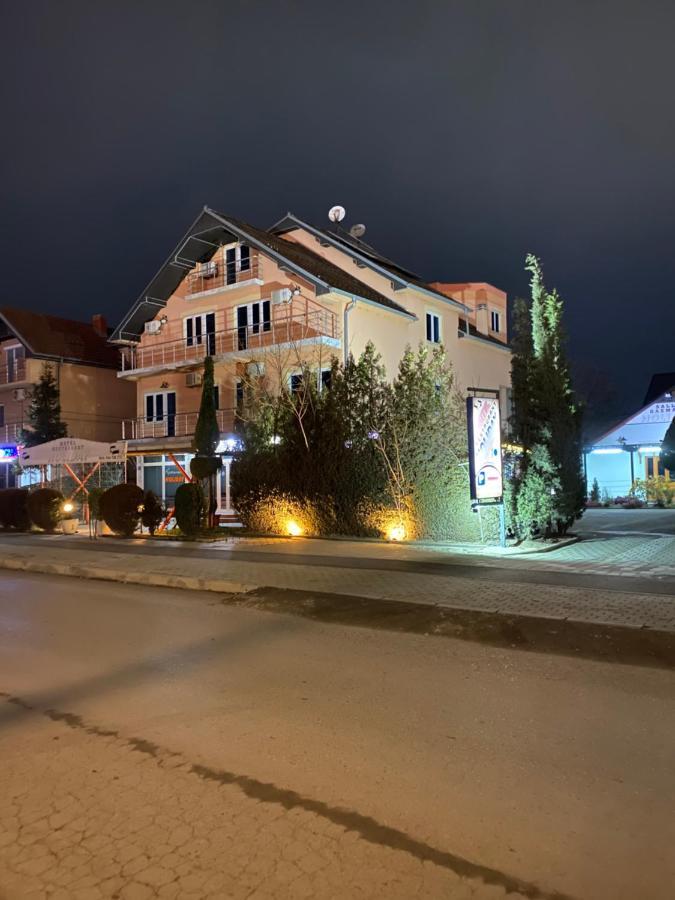 Holiday Ferizaj Eksteriør billede