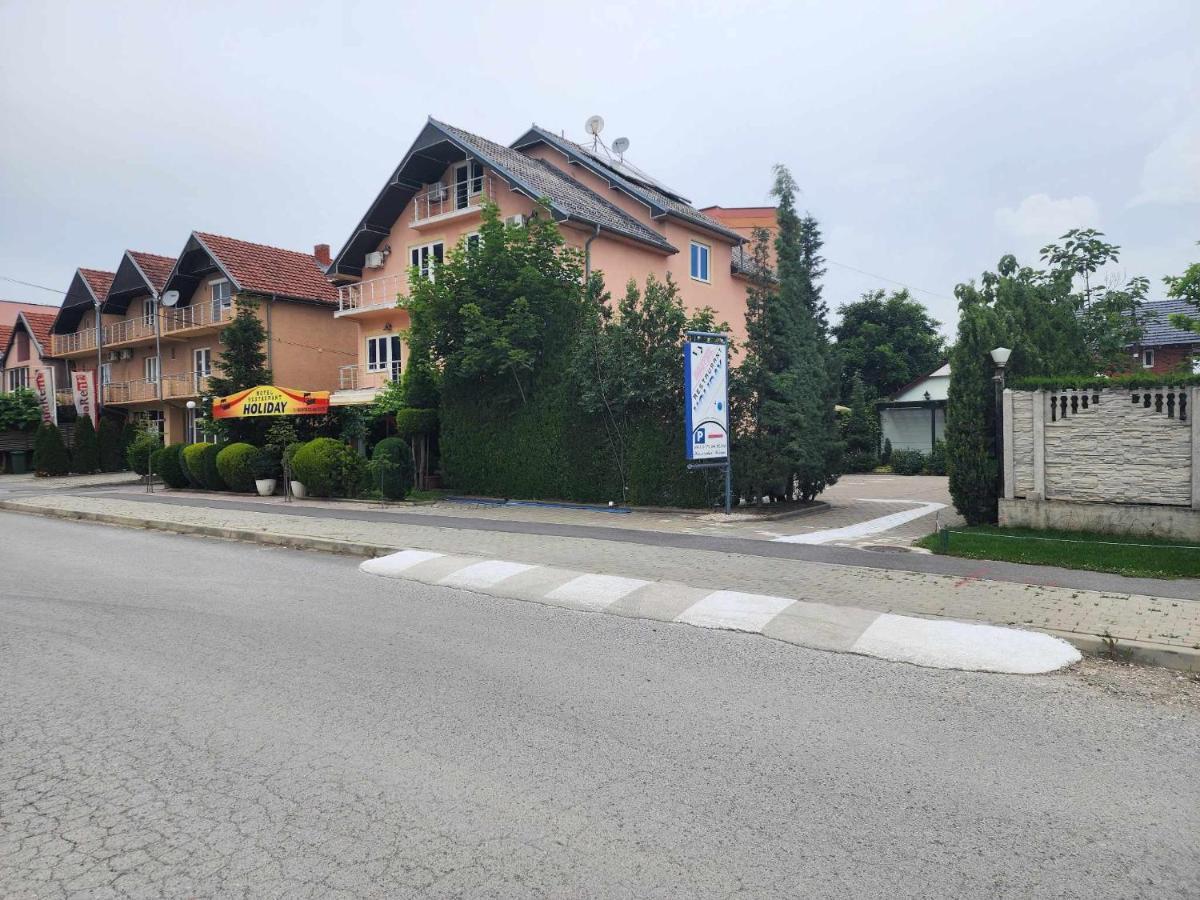 Holiday Ferizaj Eksteriør billede